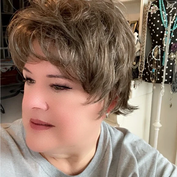 Wig - Picture 3 of 5